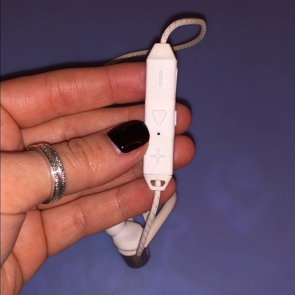 JBL/Under Armour wireless headphones - Picture 4 of 5